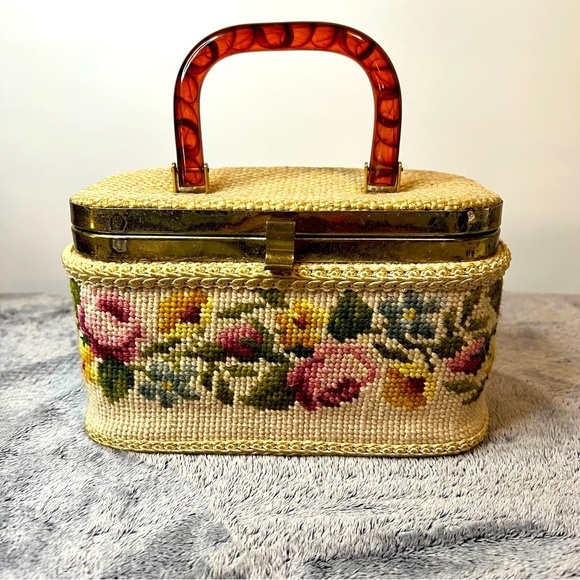 JR Florida Handbags - Vintage JR Florida Embroidered Floral Box Purse Lucite Handle